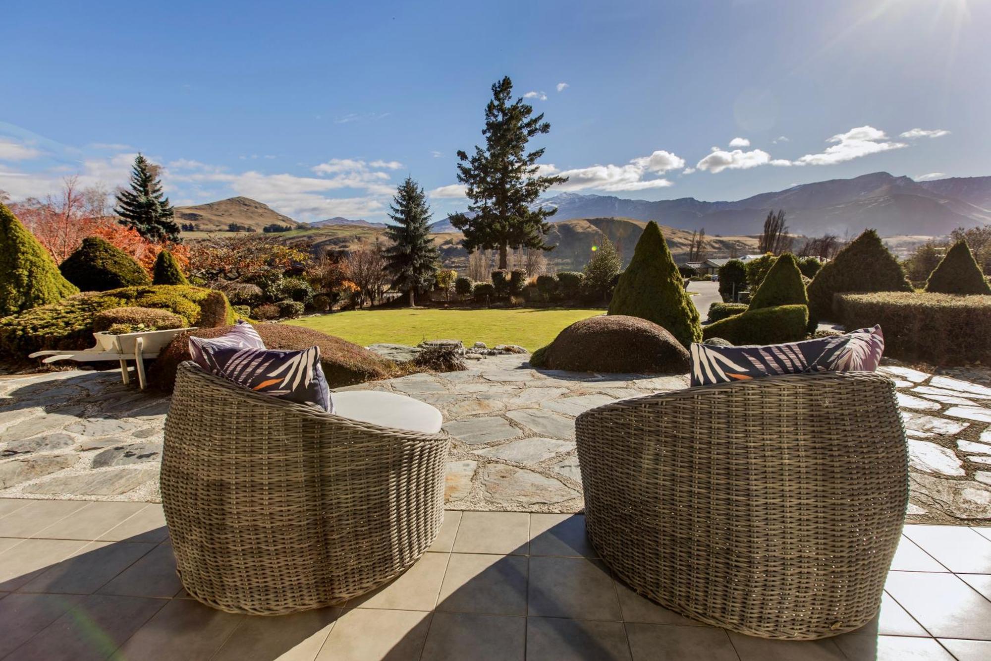 The Shan'S Lodge Queenstown Bagian luar foto