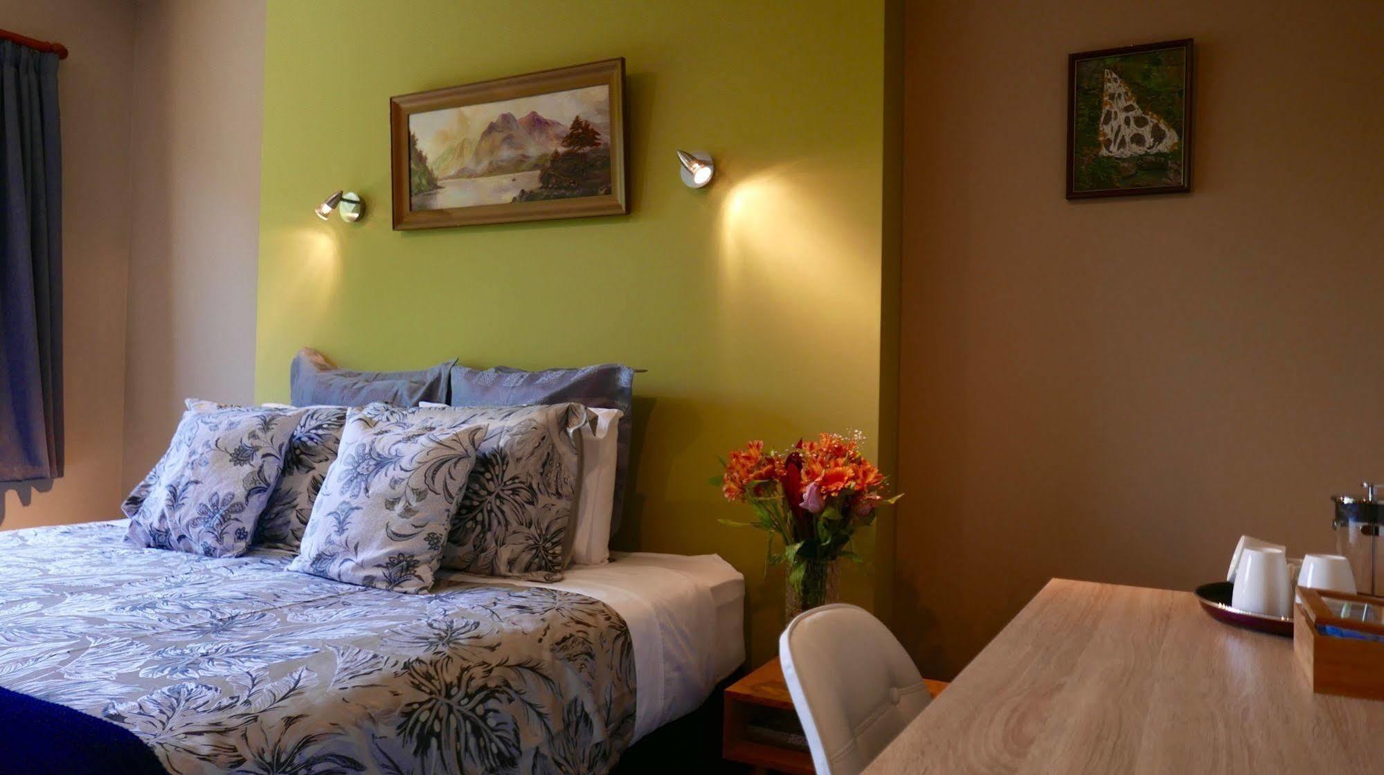The Shan'S Lodge Queenstown Bagian luar foto